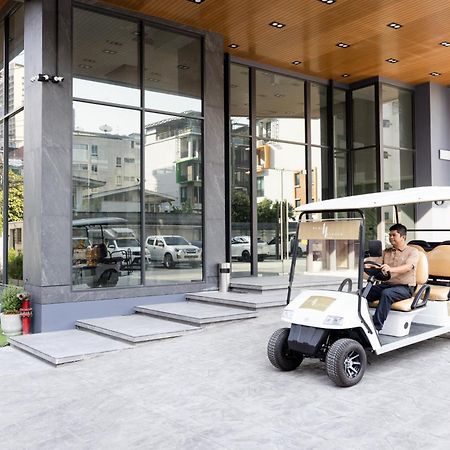 Pure Eleven Hotel Bangkok Makkaszan Kültér fotó