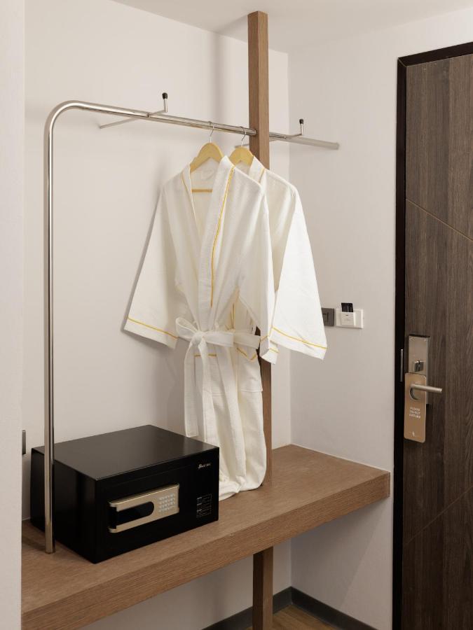 Pure Eleven Hotel Bangkok Makkaszan Kültér fotó