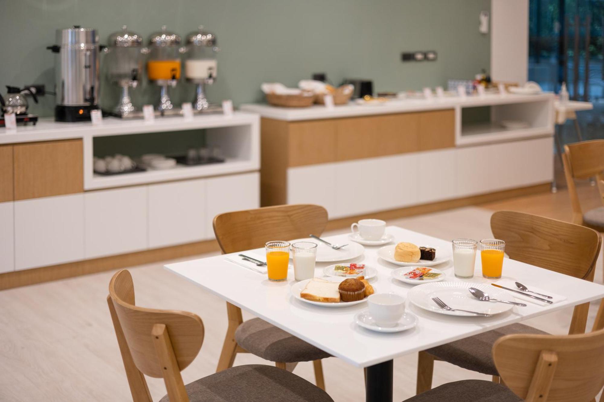 Pure Eleven Hotel Bangkok Makkaszan Kültér fotó