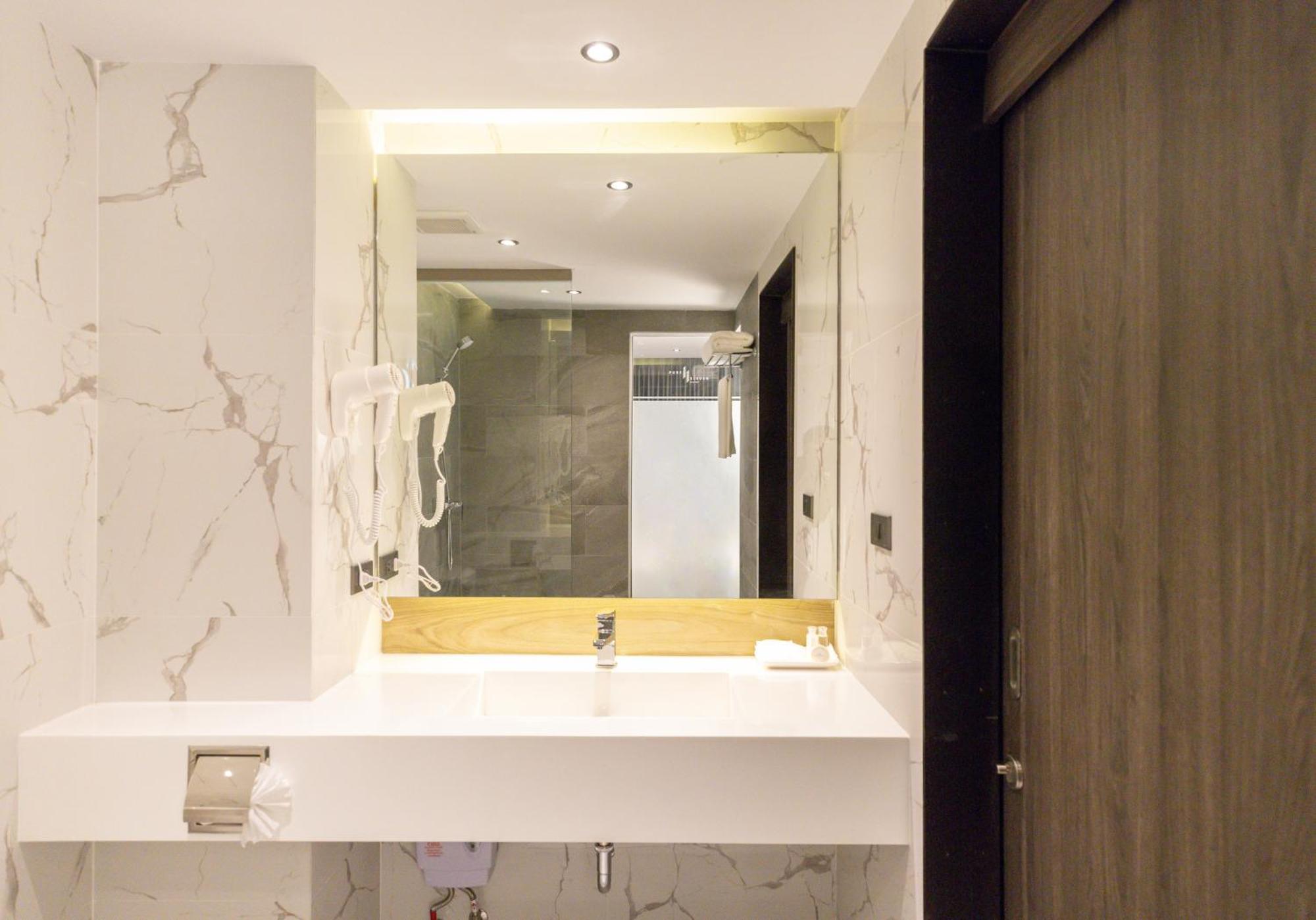 Pure Eleven Hotel Bangkok Makkaszan Kültér fotó