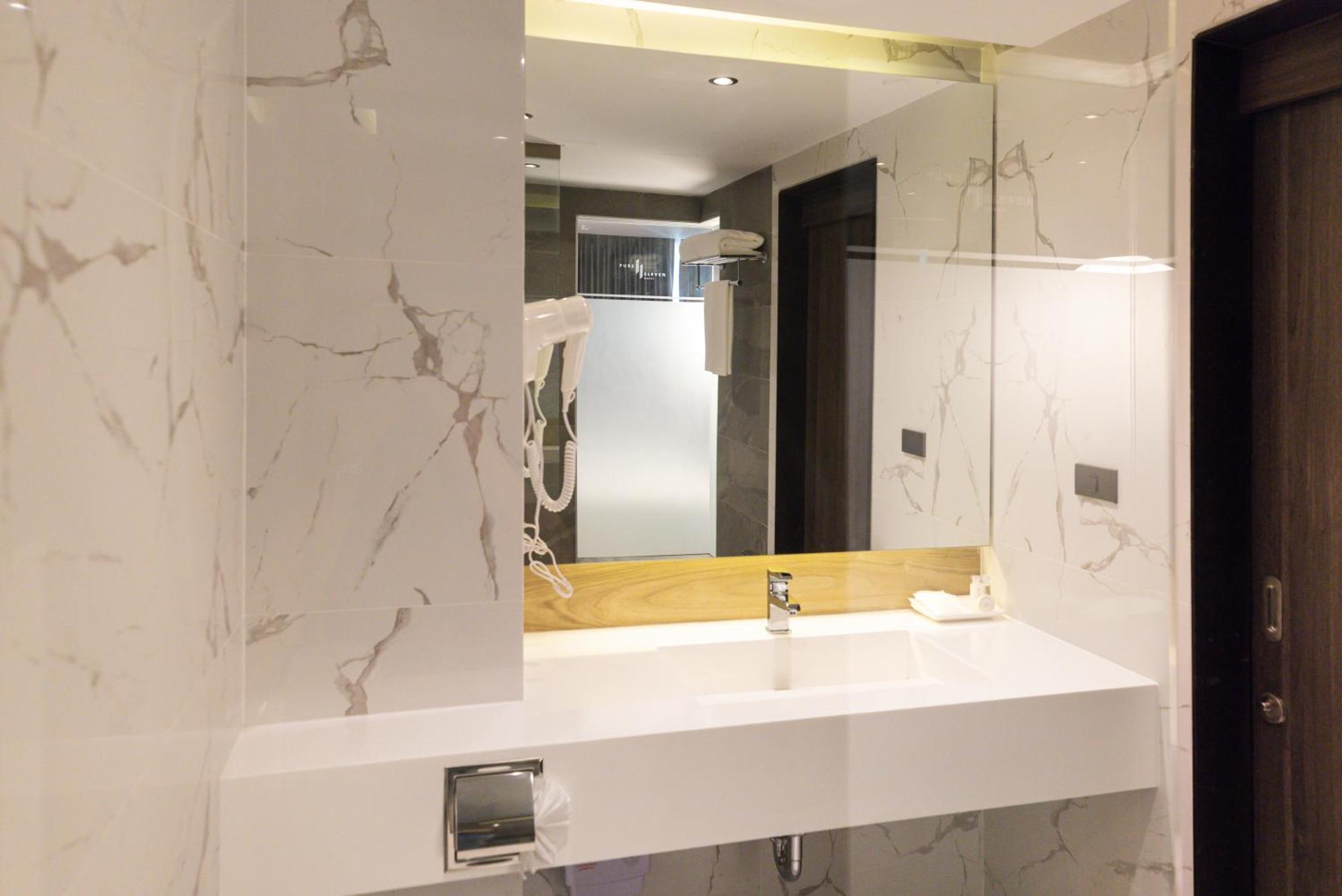 Pure Eleven Hotel Bangkok Makkaszan Kültér fotó